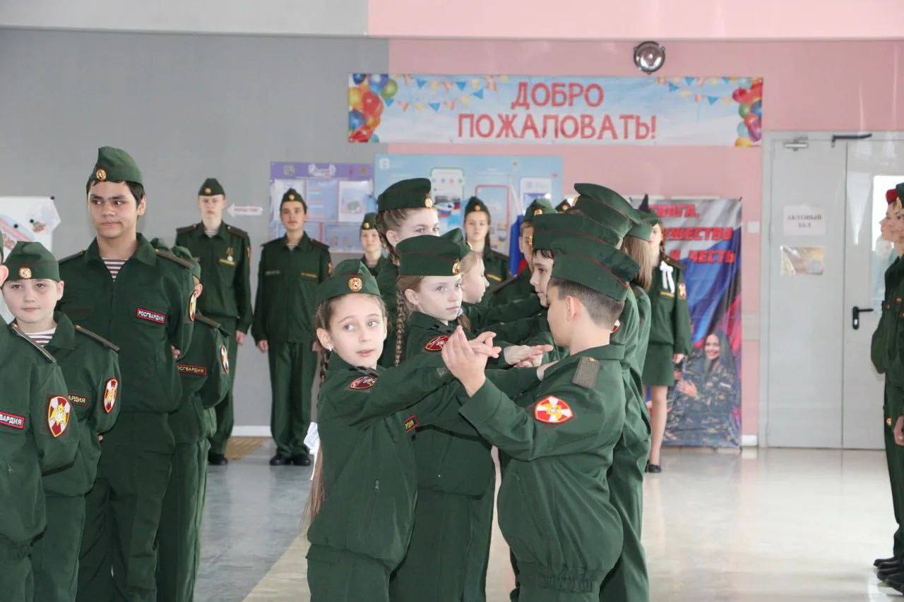 Маріупольські школярі дали клятву гвардійця