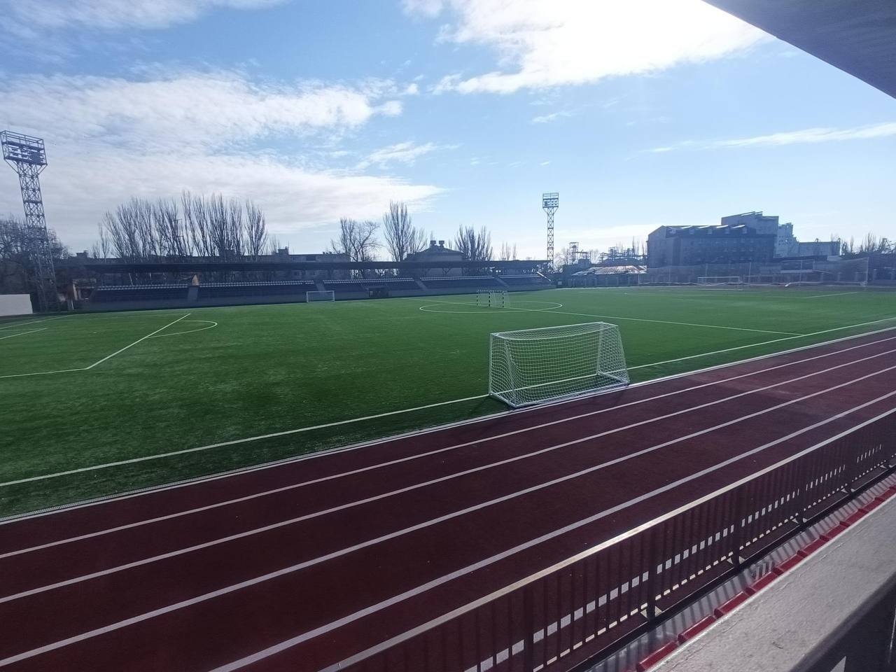 На стадионе «Портовик» завершили восстановительные работы