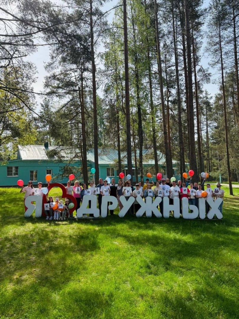 У Петербурзі йде підготовка дитячого табору “дружних” для школярів Маріуполя